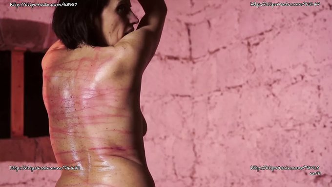 Milf Negra Es Azotada Y Azotada En Una Escena Bdsm Extrema