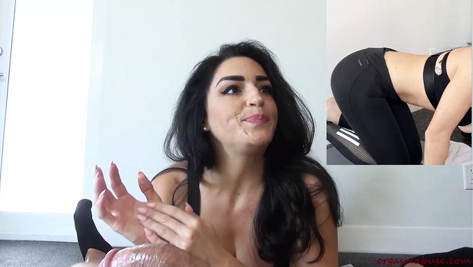 Adolescente (18+) Disfruta De Grandes Tetas Y Mamada