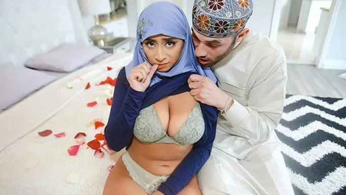 La Tímida Musulmana Con Grandes Tetas Naturales Recibe Una Follada Hardcore