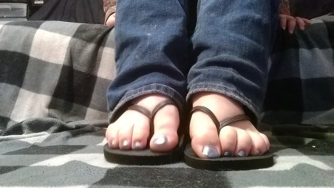 Moja Tus Pies Con Este Video De Humillación De Pies