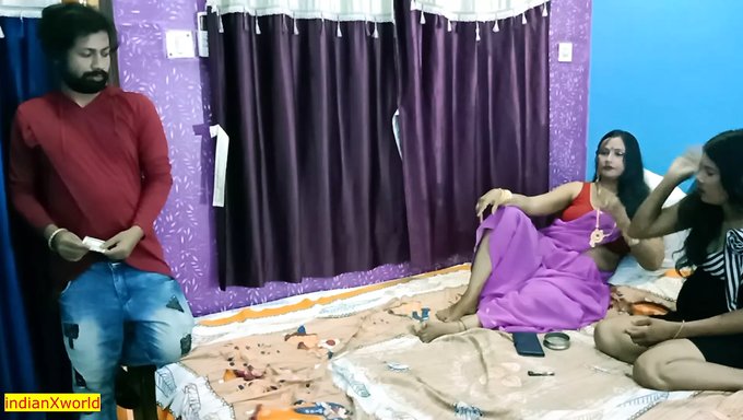 Chica India De 18 Años Tiene Su Primer Trío En Un Video Guarro