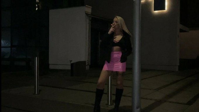 Esposa Caliente Engaña En Público Con Desconocidos