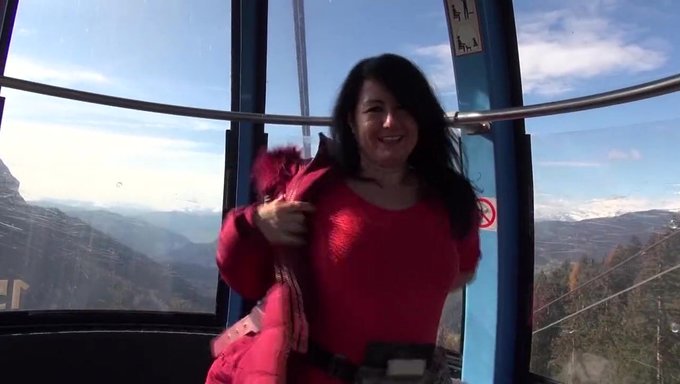 Milf Alemana Recibe Una Caliente Follada Anal En Un Teleférico