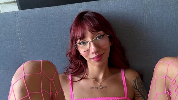 Primera Experiencia Anal Con La Preciosa Petite Evangeline, Una Impresionante Actriz Porno Colombiana.