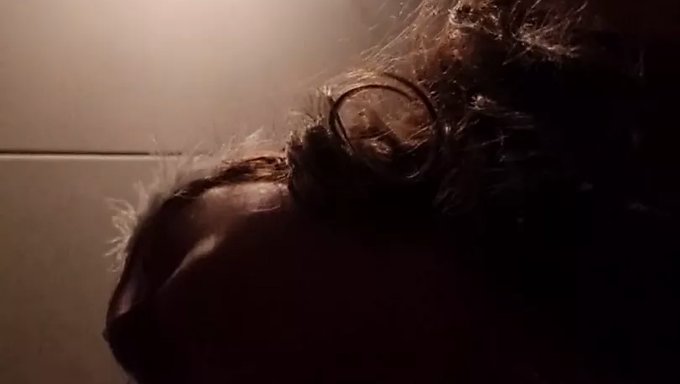 Grandes Tetas Naturales Y Pezones Hacen Ejercicio En Esta Caliente Vaquera