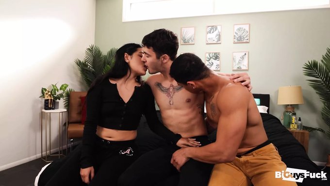 La Belleza Hambrienta De Polla Chloe Starr Toma Su Primera Experiencia Anal