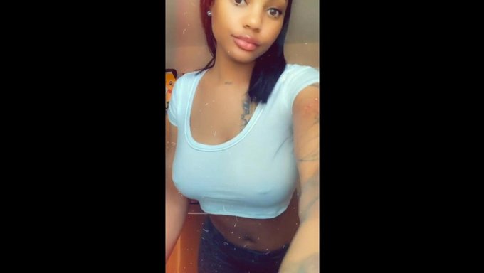 Negra Sobre Negra: Chica Negra Negra Se Corre Fuerte