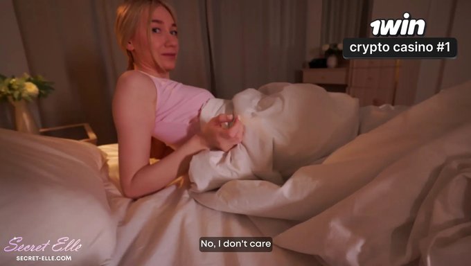 Me Pillaron Pajeándome Con Mi Hermanastra En La Cama. Nos Sobamos Los Clítoris.