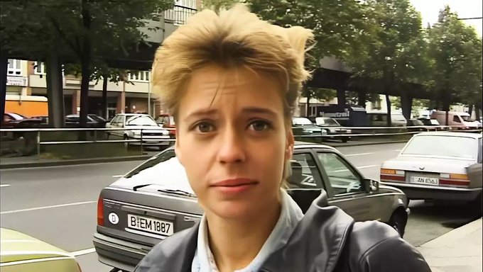 La Lesbiana Tetona Usa Dinero Para Pagar El Sexo Con Un Vibrador Y Masturbación.