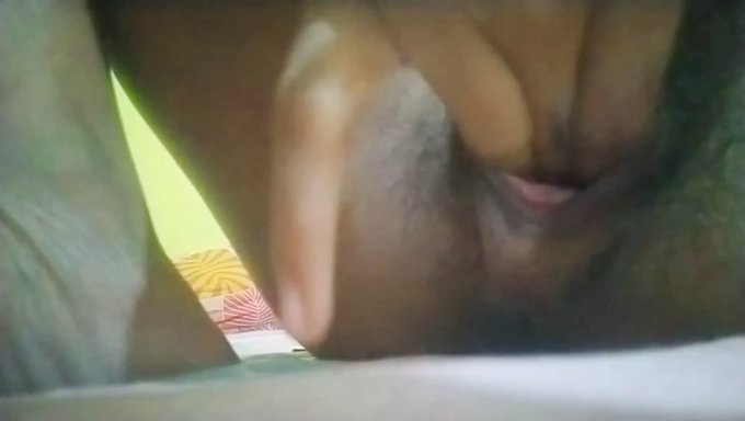 Sesión De Masturbación En Solitario De Una Adolescente India