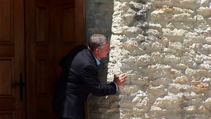 Dos Papás Americanos Comparten El Coñito Prieto De Una Jovencita Adolescente