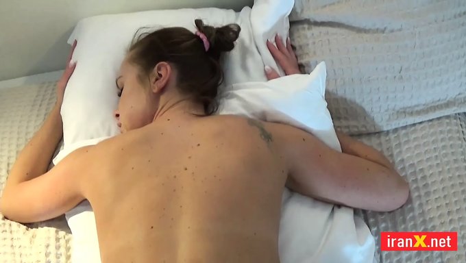 Chico Afgano De Piel Morena Es Follado Por Su Madrastra En Público