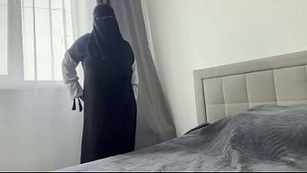 Amiga Árabe Madura Se Toca Y Quiere Que Te La Menees.