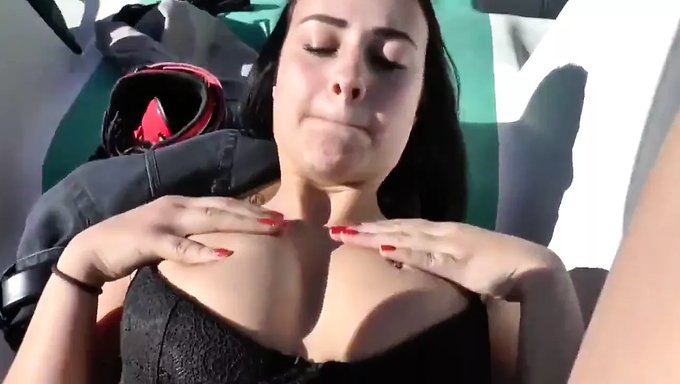 Las Tetas Grandes Y La Polla De Mi Novia