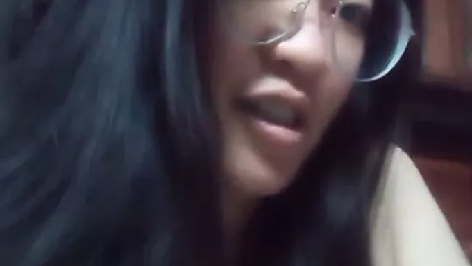 La Asiática Morena Se Masturba Y Provoca En Un Video En Solitario