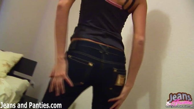 Te Daré Un Espectáculo Con Mi Trasero De 18 Años En Jeans